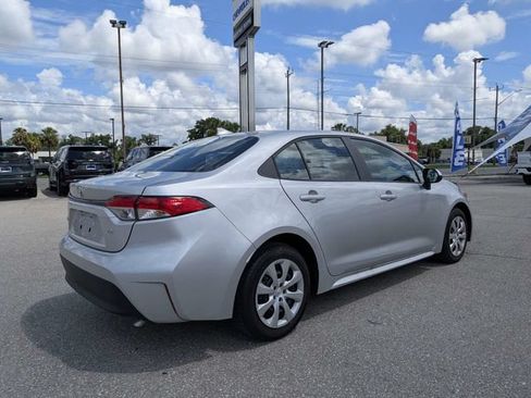 Used 2025 Toyota Corolla LE FWD image 3