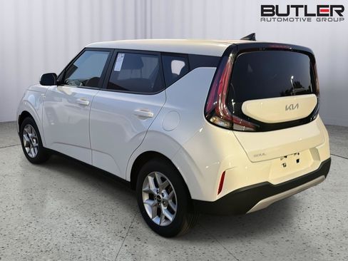 Used 2024 Kia Soul LX w/ Option Group 015 FWD image 10