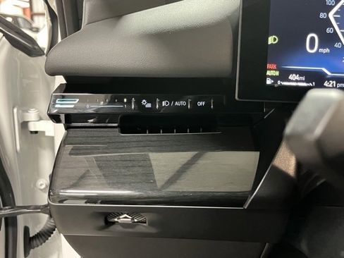 Used 2025 BMW 530i xDrive image 30