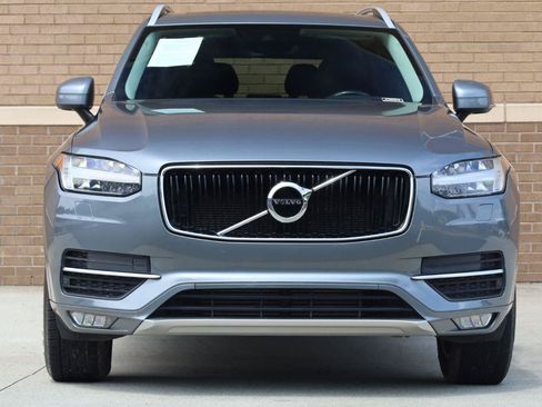 Used 2018 Volvo XC90 T5 Momentum w/ Momentum Plus Package FWD image 5