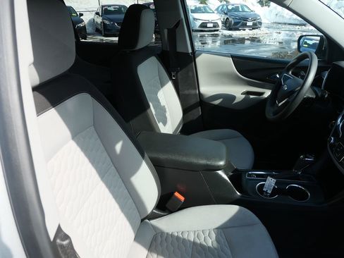 Used 2021 Chevrolet Equinox LS w/ LS Convenience Package image 29