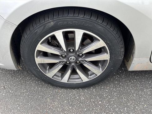 Used 2016 Nissan Altima 2.5 SL w/ Moonroof Package image 13