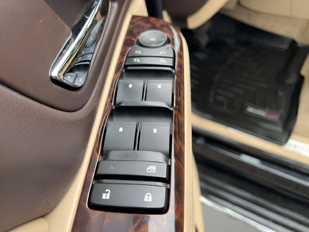Used 2012 GMC Yukon Denali AWD/4WD image 17