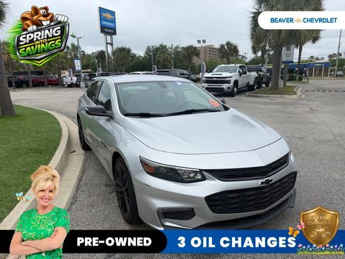Used 2018 Chevrolet Malibu LT w/ Leather Package image 2