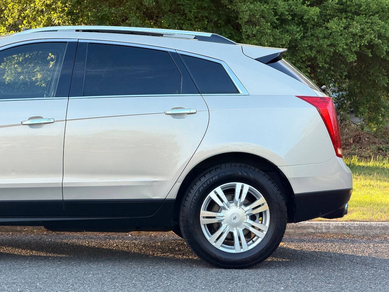 Used 2010 Cadillac SRX Luxury AWD/4WD image 34