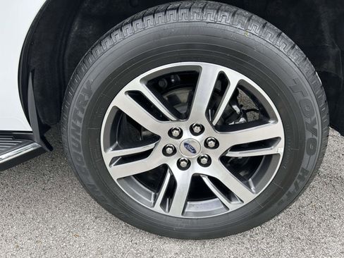 Used 2022 Ford Expedition XLT RWD image 12