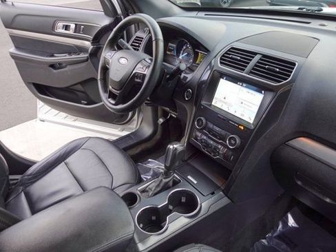 Used 2018 Ford Explorer XLT w/ Equipment Group 202A image 14