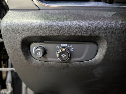 Used 2023 Chevrolet Traverse LT image 20