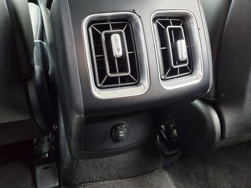 Used 2024 Kia Sorento S image 29