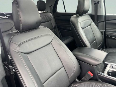 Used 2020 Ford Explorer Limited image 16