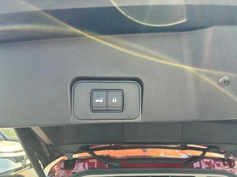 Used 2025 Nissan Rogue SV AWD/4WD image 11