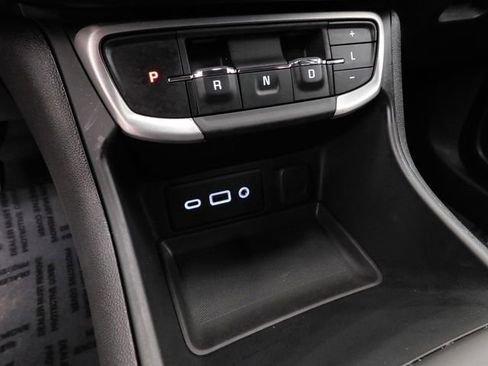 Used 2024 GMC Terrain SLE image 29