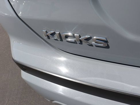 Used 2024 Nissan Kicks SR FWD image 6