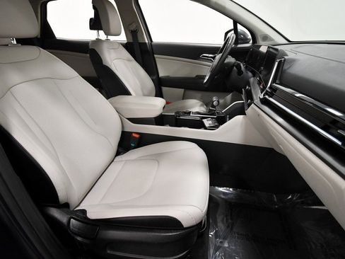 Certified 2025 Kia Sportage EX image 19