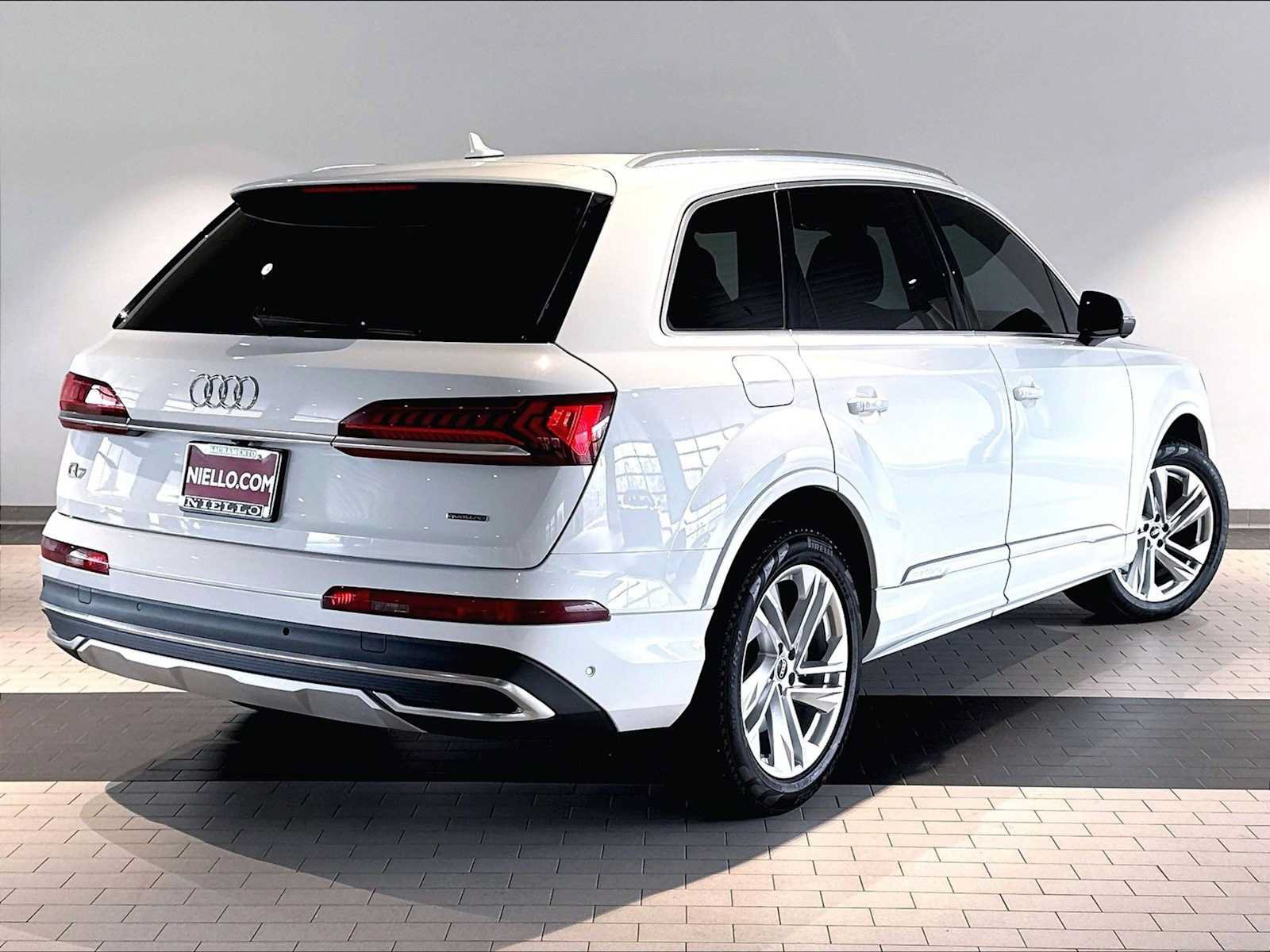 Used 2023 Audi Q7 2.0T Premium w/ Convenience Package AWD/4WD image 10