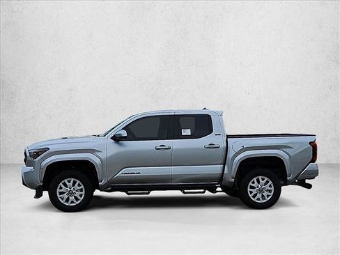 Used 2025 Toyota Tacoma SR5 AWD/4WD image 8