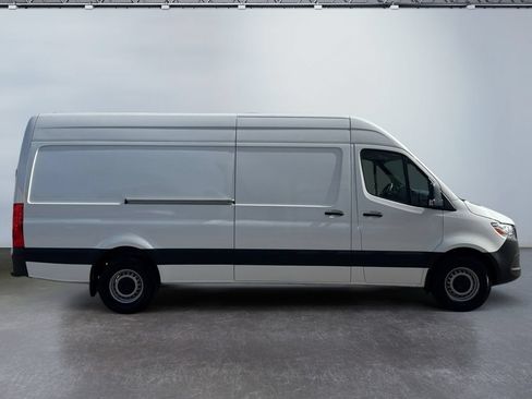 Used 2023 Mercedes-Benz Sprinter 2500 image 4
