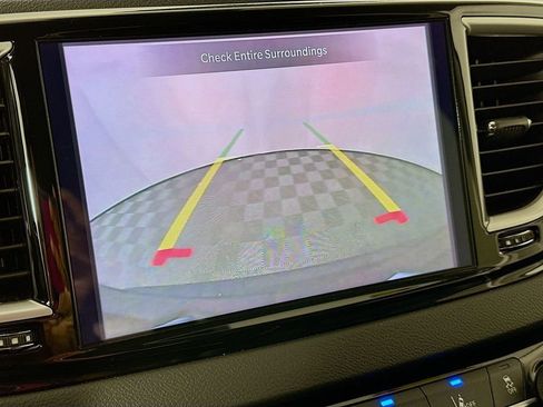 Certified 2024 Chrysler Pacifica Touring-L image 21