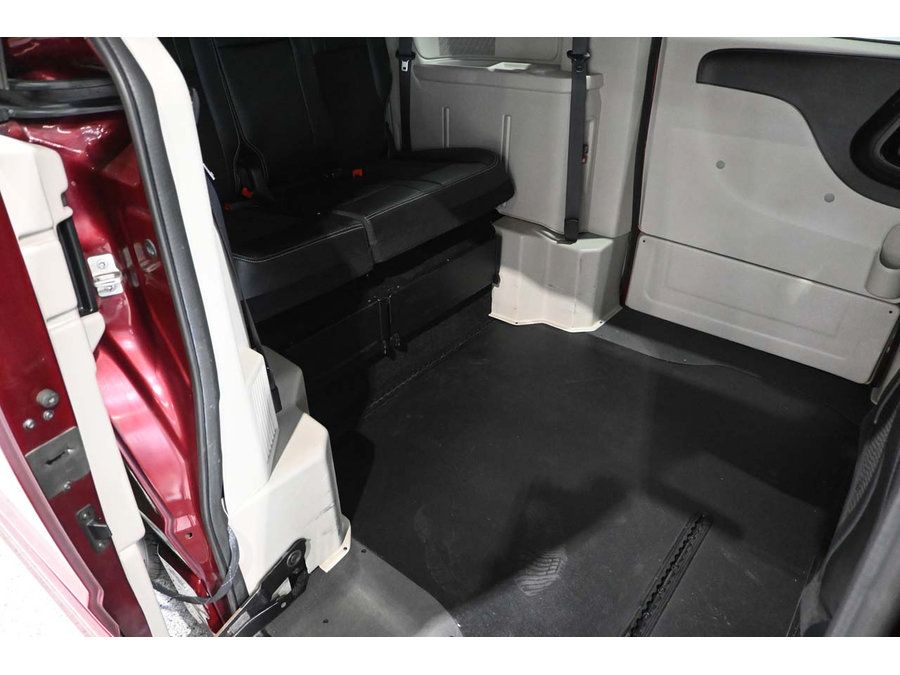Used 2019 Dodge Grand Caravan SXT FWD image 18