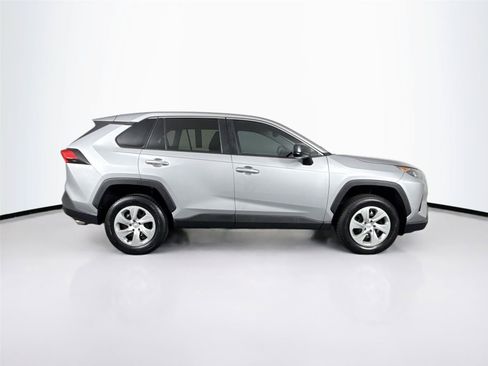Certified 2022 Toyota RAV4 LE FWD image 10