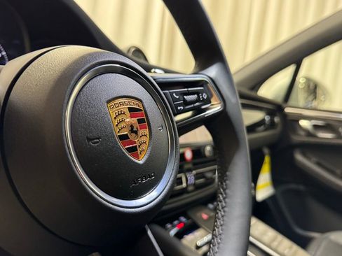 New 2026 Porsche Macan image 5