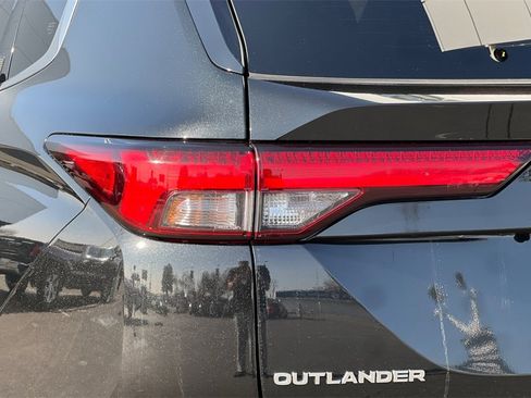 Used 2023 Mitsubishi Outlander SEL image 32