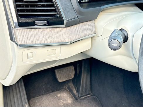 Used 2022 Volvo XC90 T6 Inscription w/ Lounge Package image 11