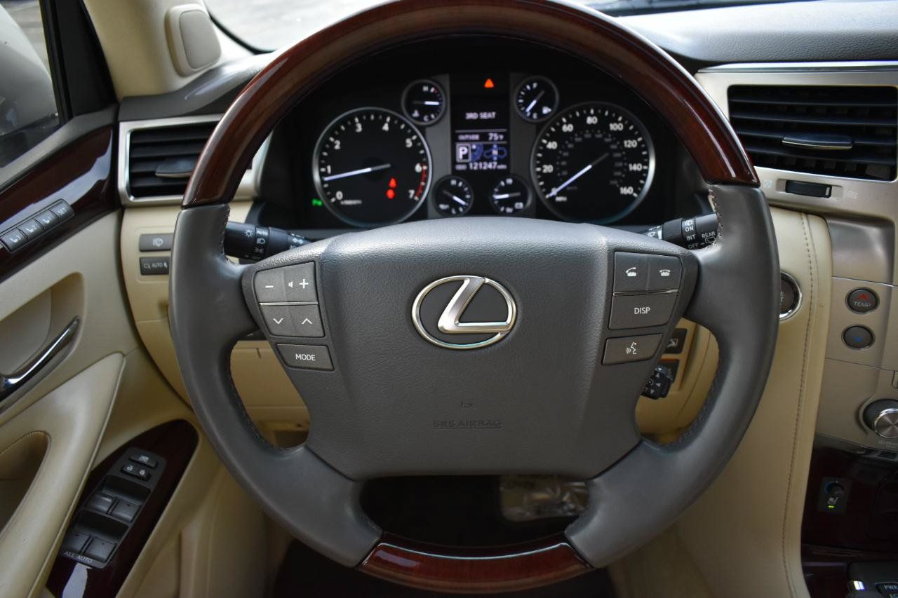 Used 2013 Lexus LX 570 4WD w/ Luxury Pkg image 14