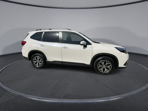Certified 2023 Subaru Forester Premium AWD/4WD image 9