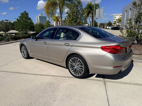 Used 2018 BMW 530i w/ Premium Package image 2