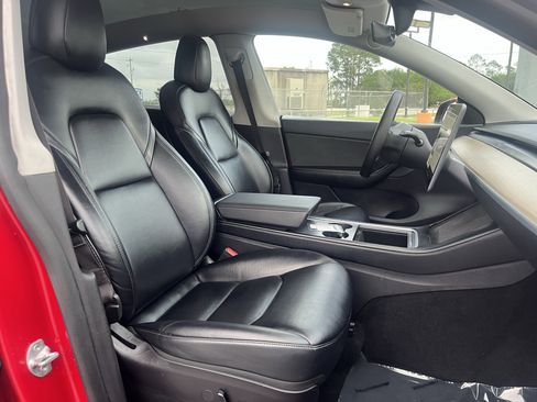 Used 2021 Tesla Model Y Long Range AWD/4WD image 32