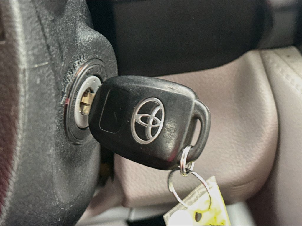 Used 2013 Toyota Camry LE FWD image 17
