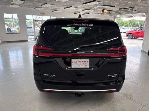 New 2027 Chrysler Pacifica Limited AWD/4WD image 6