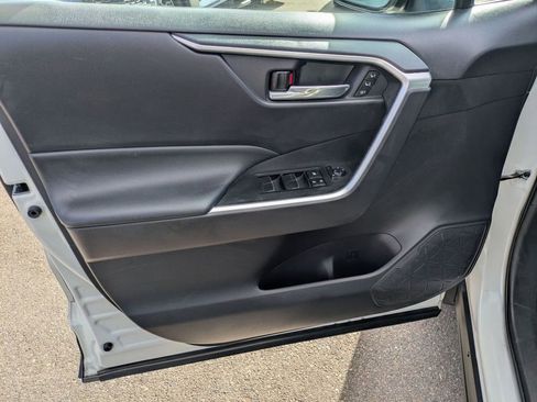 Used 2021 Toyota RAV4 XLE Premium image 11
