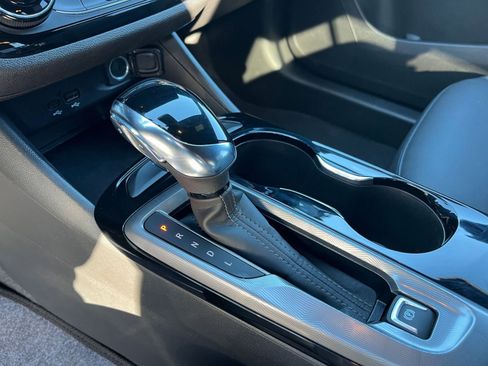 Used 2025 Buick Envista Sport Touring image 40