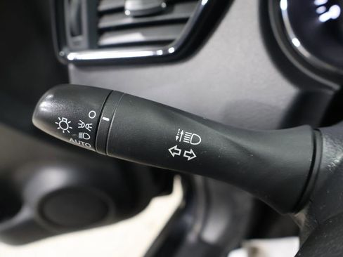 Used 2020 Nissan Rogue S image 33