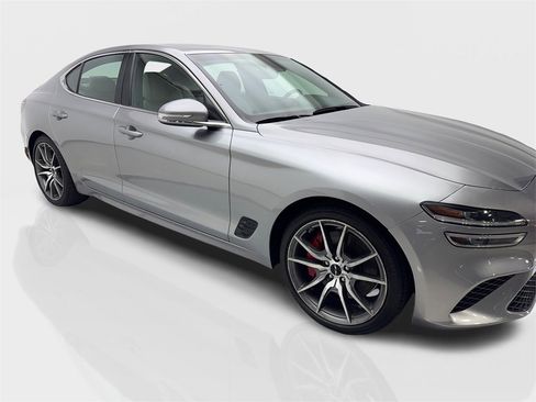 Used 2025 Genesis G70 2.5T image 12