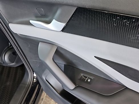 New 2025 Volkswagen Tiguan SE image 16