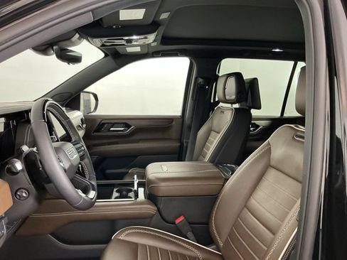 Used 2025 GMC Yukon Denali Ultimate AWD/4WD image 15