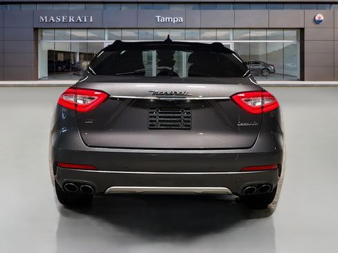 Used 2018 Maserati Levante GranLusso AWD/4WD image 4