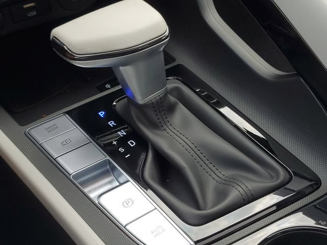 Certified 2025 Hyundai Elantra Limited FWD image 31
