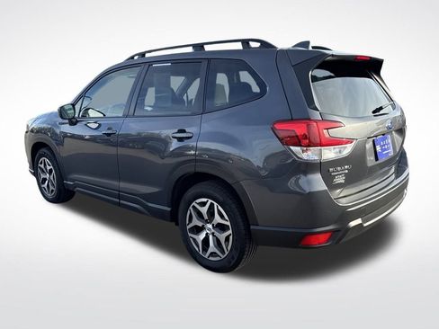 Used 2022 Subaru Forester Premium image 3