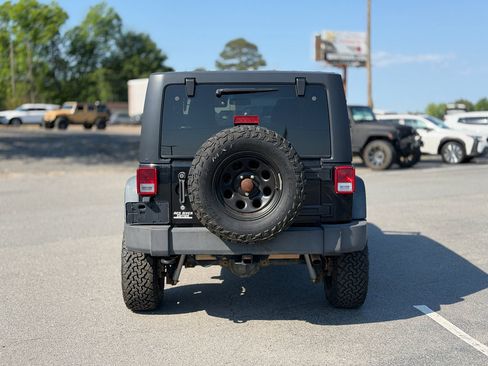 Used 2015 Jeep Wrangler Unlimited Rubicon AWD/4WD image 6