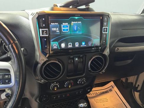 Used 2018 Jeep Wrangler Sport AWD/4WD image 21