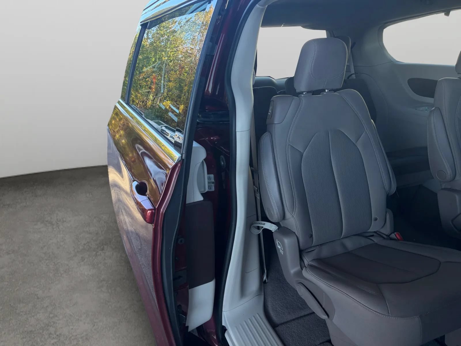 Used 2017 Chrysler Pacifica LX FWD image 18