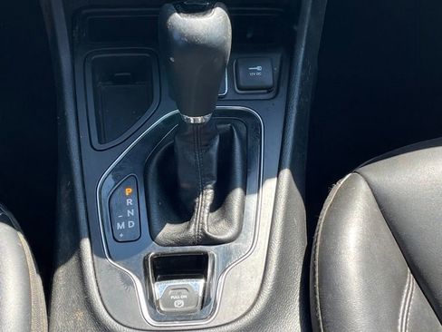 Used 2019 Jeep Cherokee Latitude Plus FWD image 21