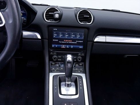 Used 2019 Porsche 718 Boxster RWD image 5