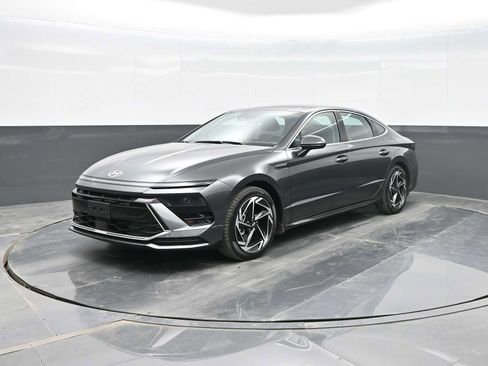 Certified 2025 Hyundai Sonata SEL image 4