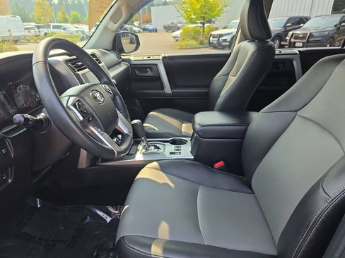 Used 2022 Toyota 4Runner SR5 Premium w/ Moonroof Package AWD/4WD image 5