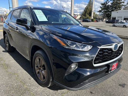 Certified 2023 Toyota Highlander Bronze Edition image 3